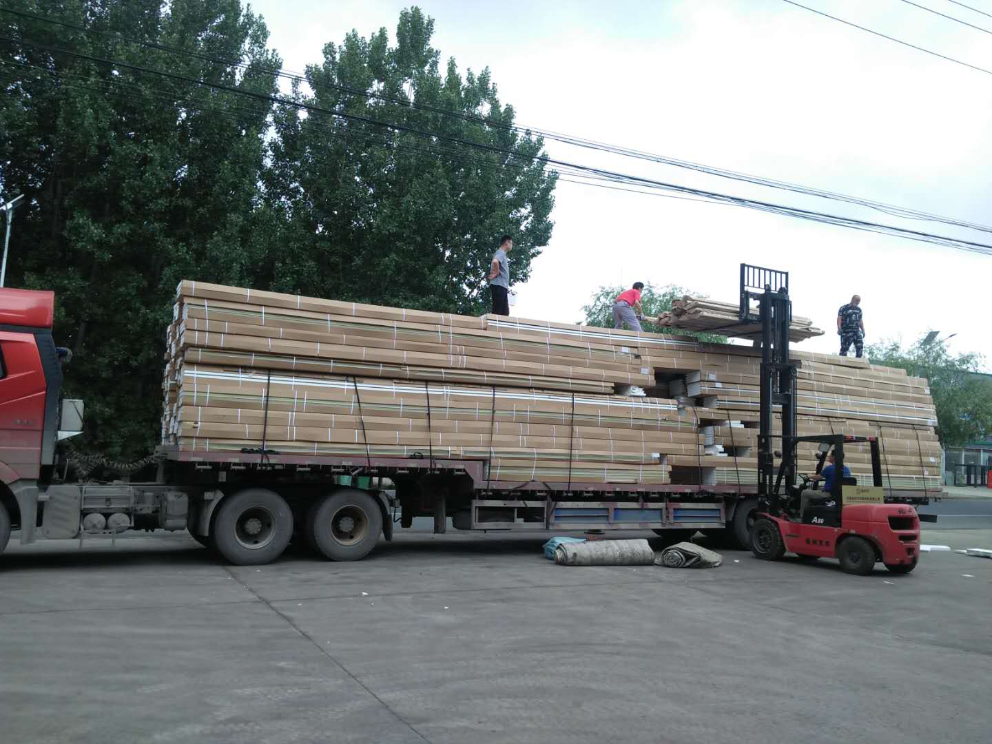 金屬雕花板裝車1