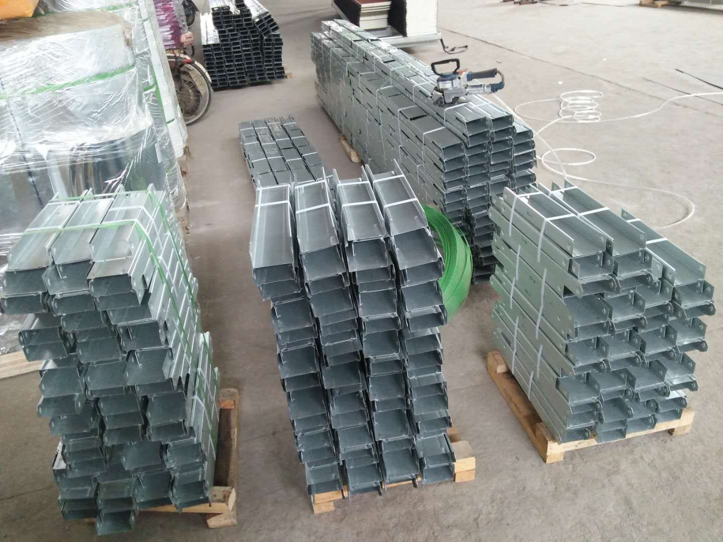 輕鋼龍骨1